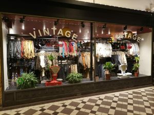 Ambiance vintage et branchée | Friperie Boutique Kilo Shop Grands Boulevards