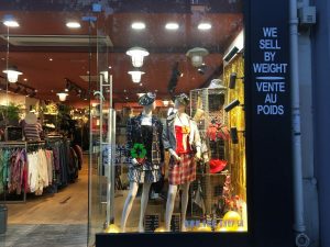 Style rétro chic | Friperie Boutique Kilo Shop Paris Saint-Germain
