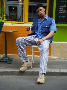 Mannequin homme au style rétro-chic dans une veste en jean vintage | Friperie Kilo Shop REDUCE REUSE RECYCLE