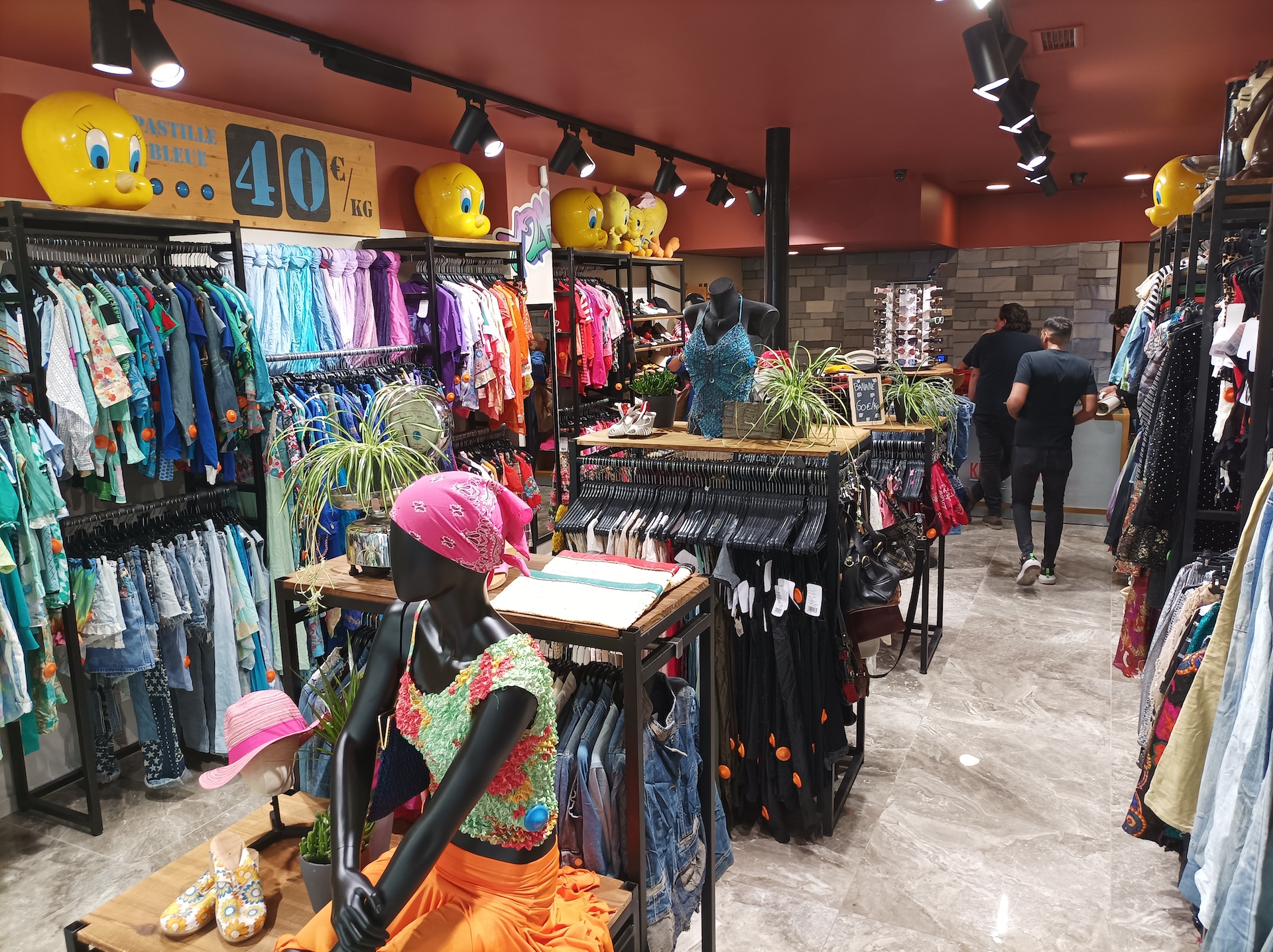 Mode kawaii dans le Marais | Friperie Boutique Kilo Shop Kawaii du Marais