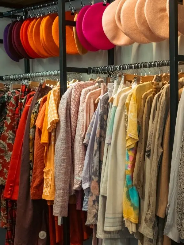 Portants vintage Kilo-Shop Paris